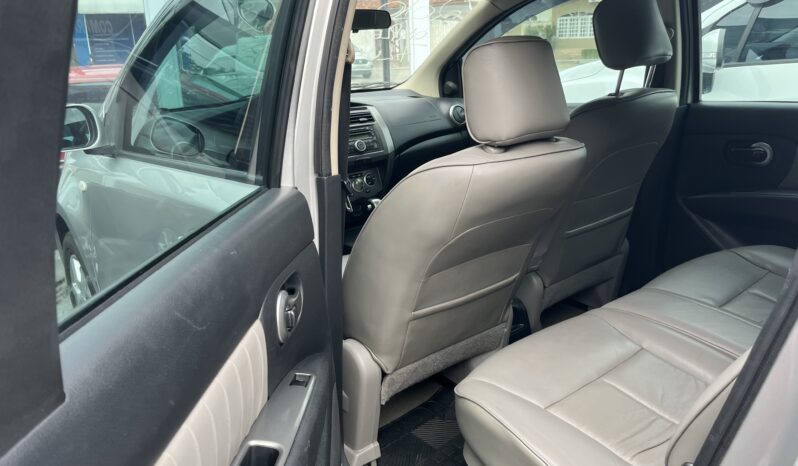 
								Nissan Grand Livina 2010 7 Lugares full									